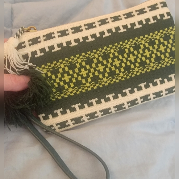 Holiday Theme Zip Wallet! NWT. - Picture 5 of 11